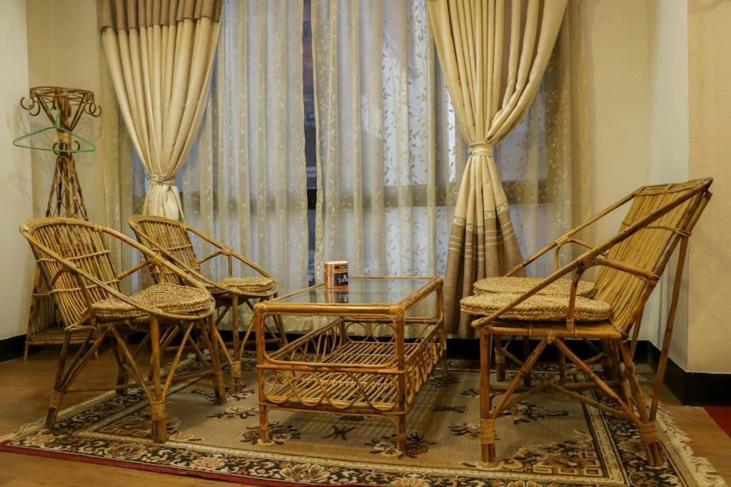 Looniva Guest House Lalitpur Экстерьер фото